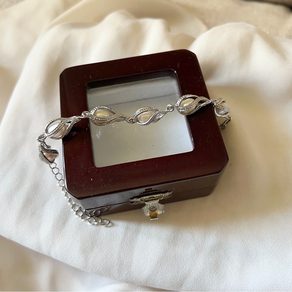 Vintage Pearl bracelet with silver link overlay - Picture 8 of 8